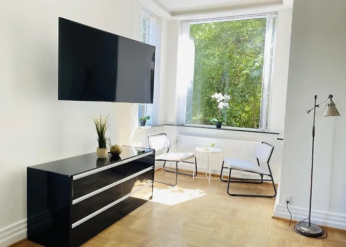 Aday - Aalborg Mansion - Open Bright Apartment With Garden